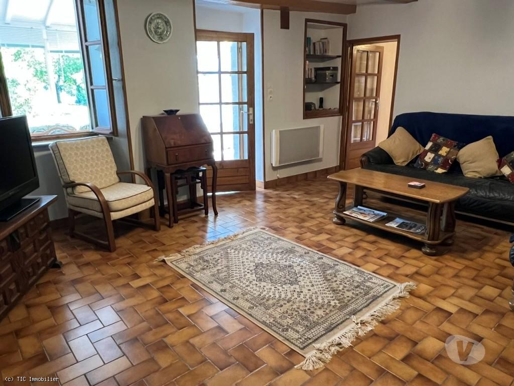 Vente Maison Deux-Sèvres Chef Boutonne - 79110 - Photos Vivastreet Maison De Campagne Située Au Calme A Vendre. 2 Chambres Et...