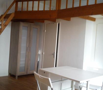 Location appartement meublé Nantes Nantes - Photos Vivastreet Charmant studio meublé centre, parc Procès (21 m2+9m2