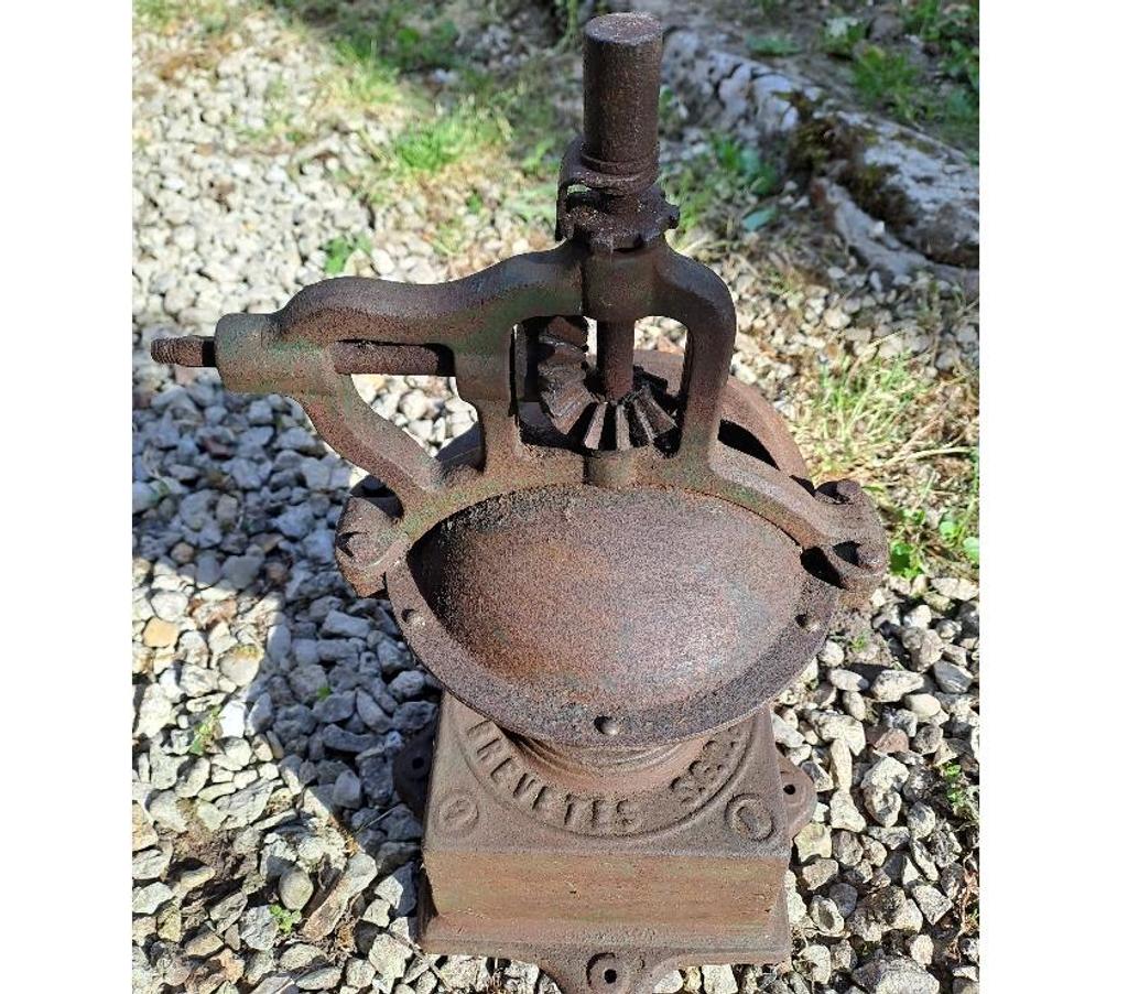 Décoration - art Seine-et-Marne Montceaux les Provins - 77151 - Photos Vivastreet ancien moulin peugeot