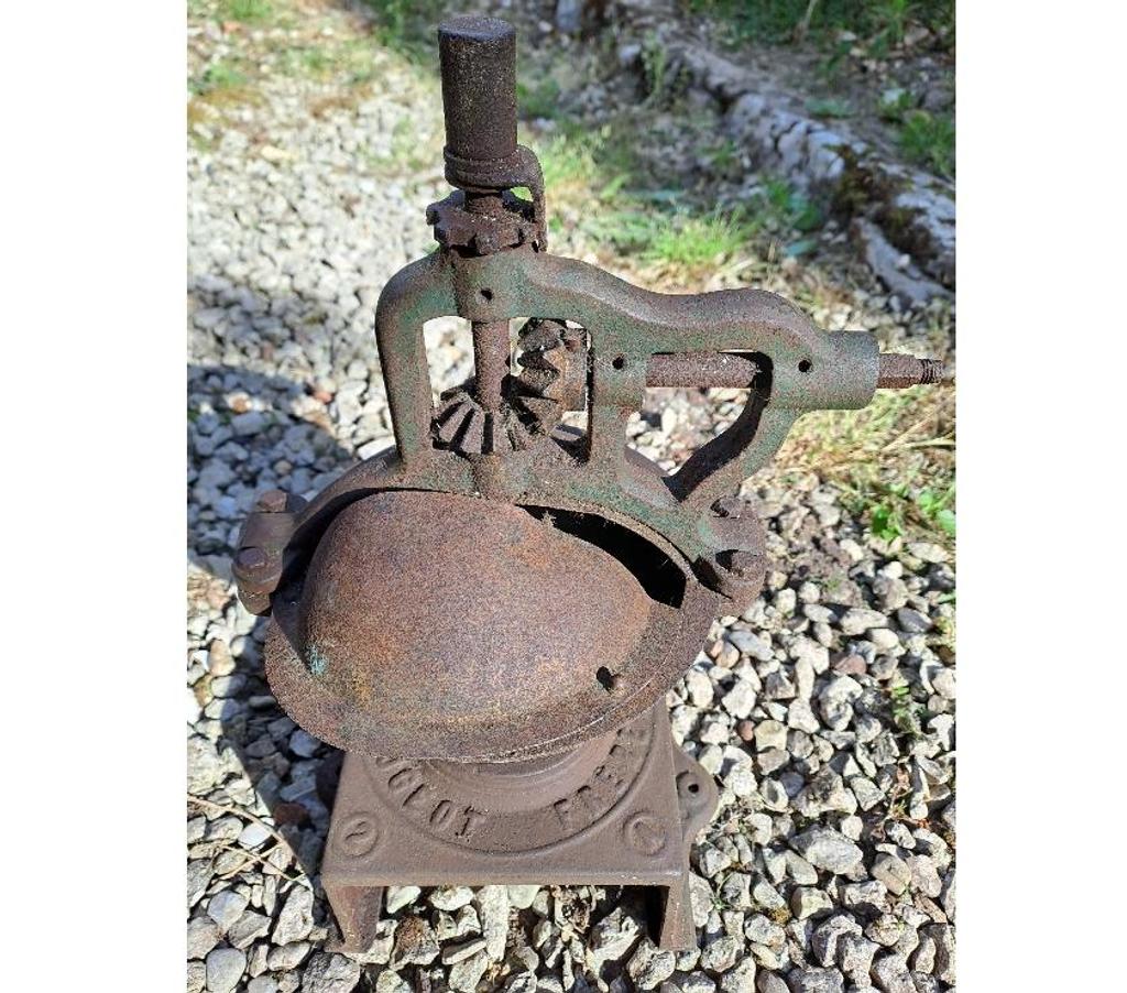 Décoration - art Seine-et-Marne Montceaux les Provins - 77151 - Photos Vivastreet ancien moulin peugeot