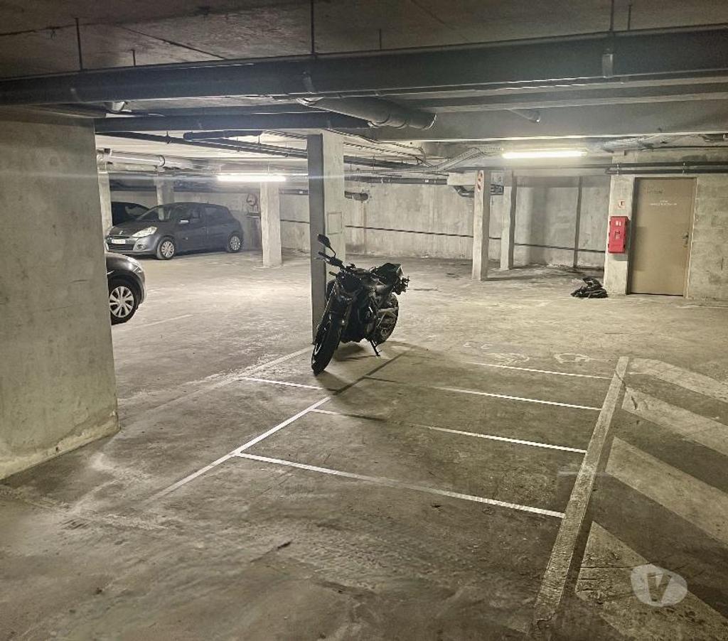 Parkings - Garages Gironde Bordeaux - Photos Vivastreet Parking motosscooters - Tram C Emile Counord