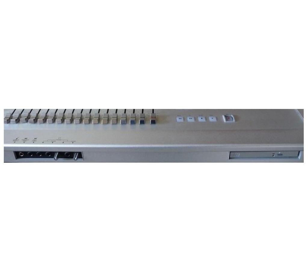 Instruments de musique Bas-Rhin Mommenheim - 67670 - Photos Vivastreet KORG D16XD-enregistreur 16 pistes+Hd 40Go+flight