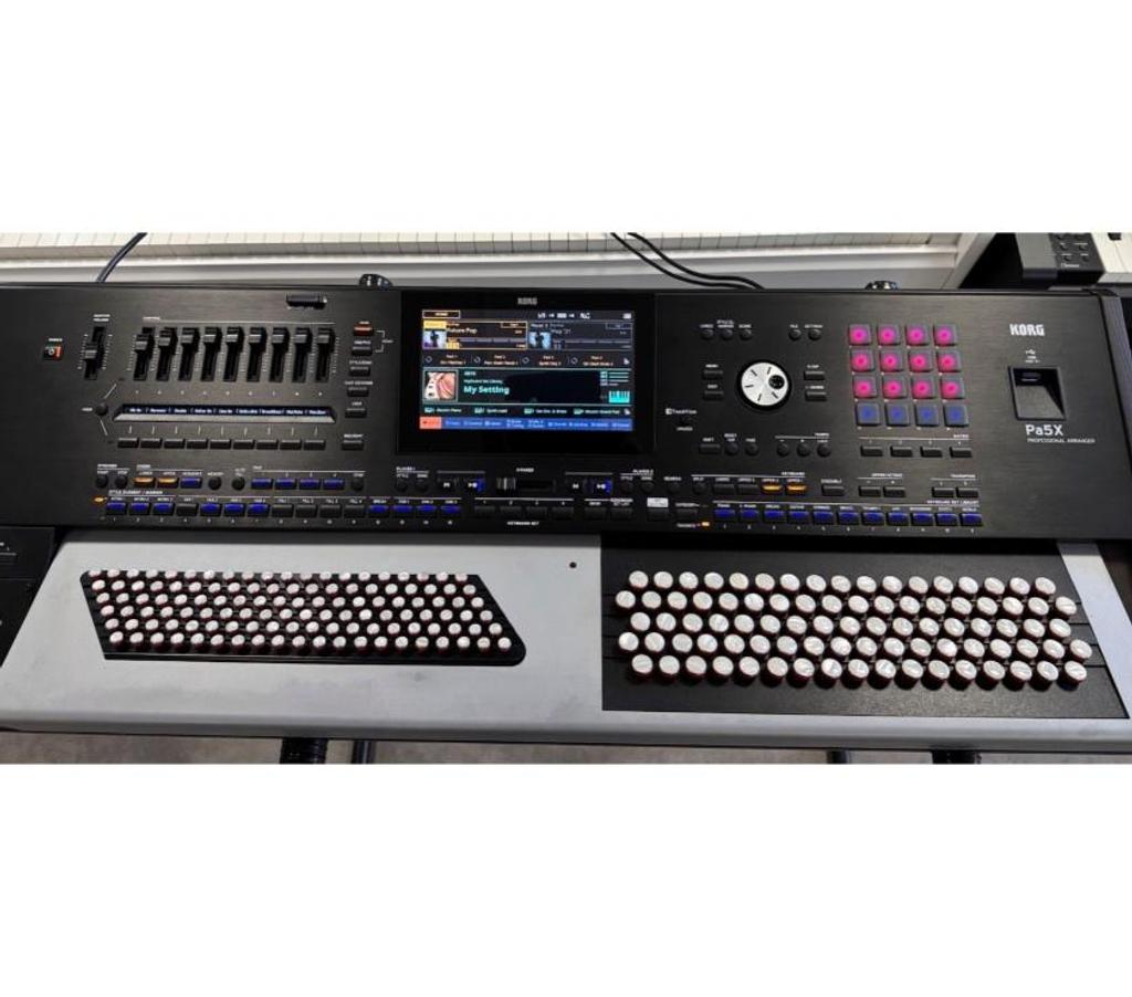 Instruments de musique Bas-Rhin Mommenheim - 67670 - Photos Vivastreet KORG PA5X clavier Bouton musictech