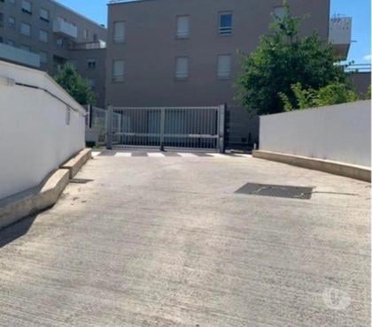 Parkings - Garages Meaux Seine-et-Marne - Photos Vivastreet PLACE PARKING MEAUX BEAUVAL