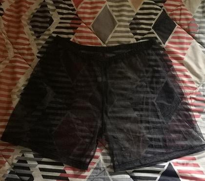 Vêtements occasion Corvol l'Orgueilleux Nièvre - Photos Vivastreet Short homme léger
