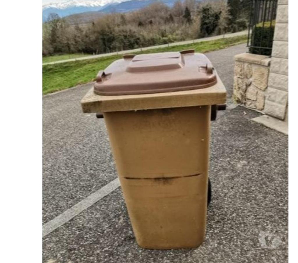  Savoie La Motte Servolex - 73290 - Photos Vivastreet Bac à ordures extérieur