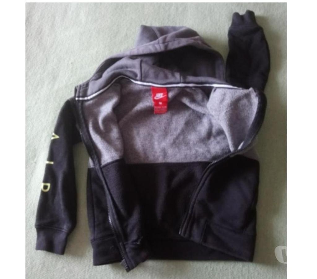 Vêtements occasion Seine-Saint-Denis La Courneuve - 93120 - Photos Vivastreet Veste Nike à capuche
