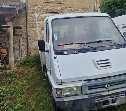 Tracteur & camion occasion Eyzin Pinet Isère - Photos Vivastreet Renault B110 plateau