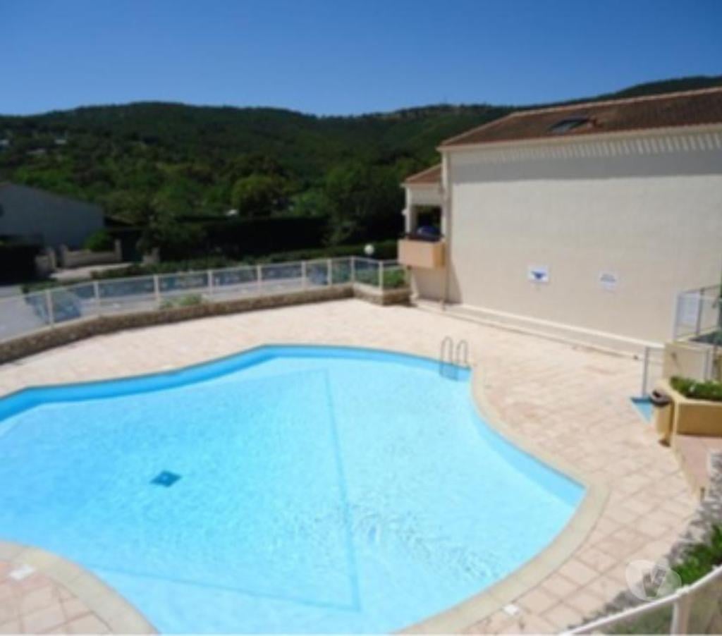 location saisonniere Var Les Issambres - 83380 - Photos Vivastreet Rez-de-Jardin 2 pièces face plage avec piscine et tennis