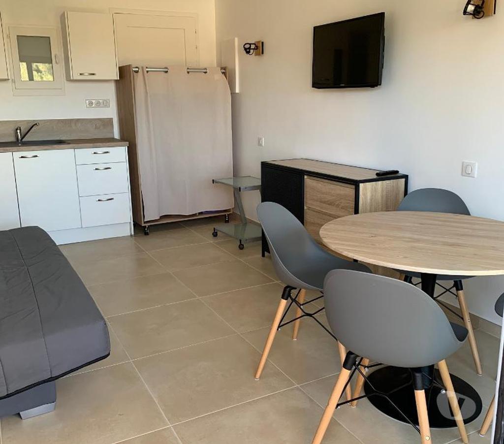 location saisonniere Var Les Issambres - 83380 - Photos Vivastreet Rez-de-Jardin 2 pièces face plage avec piscine et tennis