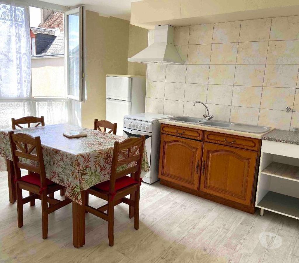 Appartements à vendre Loir-et-Cher Mer - 41500 - Photos Vivastreet Centre ville de MER (41500) Maison avec 3 appartements