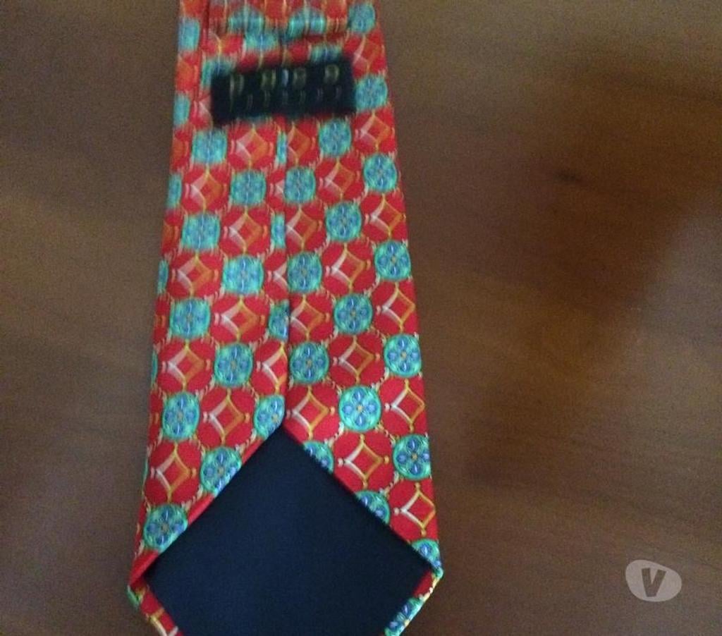 Vêtements occasion Bas-Rhin Obernai - 67210 - Photos Vivastreet Cravate en soie 100 % PACO RABANNE NEUF