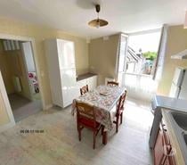 Maison divisée en 3 appartements