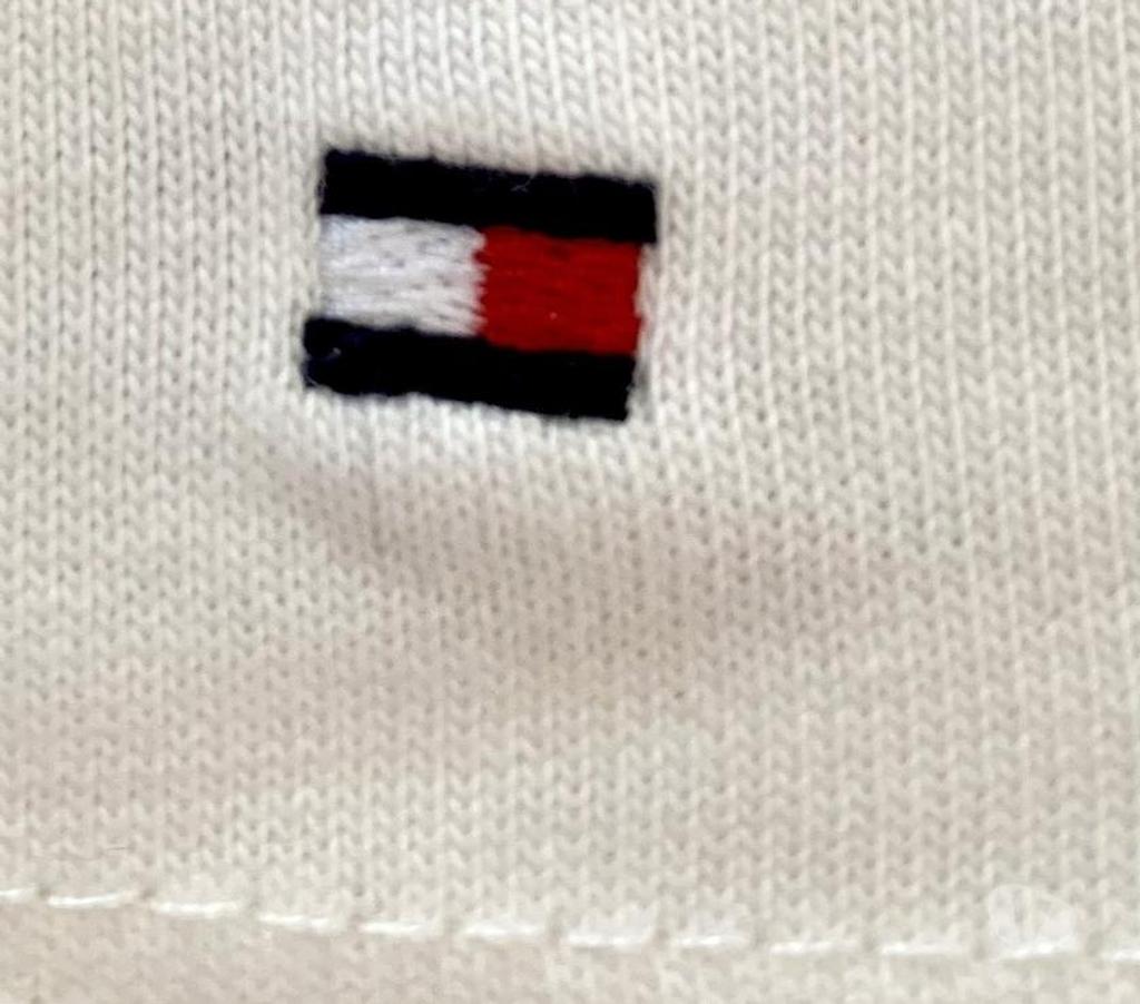 Vêtements occasion Val-de-Marne Villejuif - 94800 - Photos Vivastreet Teeshirt blanc pour femmes de chez Tommy Hilfiger taille L