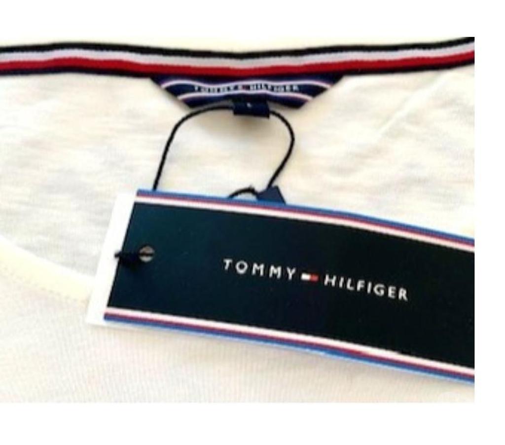 Vêtements occasion Val-de-Marne Villejuif - 94800 - Photos Vivastreet Teeshirt blanc pour femmes de chez Tommy Hilfiger taille L