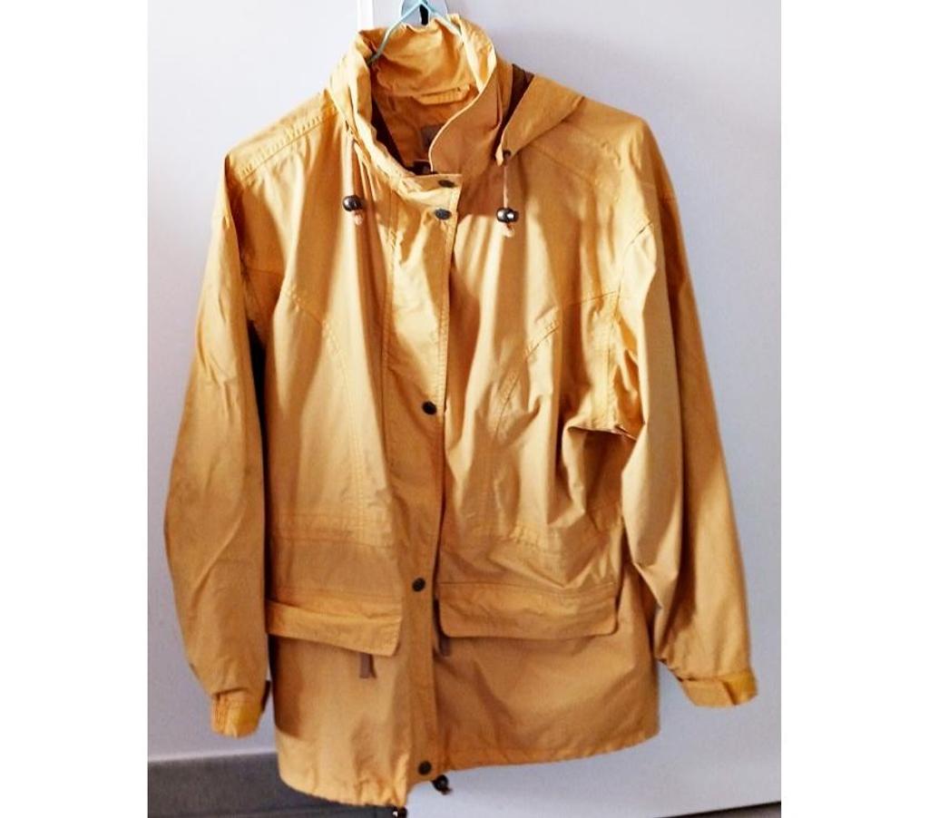 Vêtements occasion Pyrénées-Orientales Perpignan - Photos Vivastreet Veste coupe vent-pluie