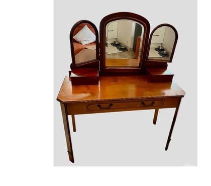 Ameublement & art de la table Sanary sur Mer Var - Photos Vivastreet Coiffeuse ancienne, miroirs triptyques
