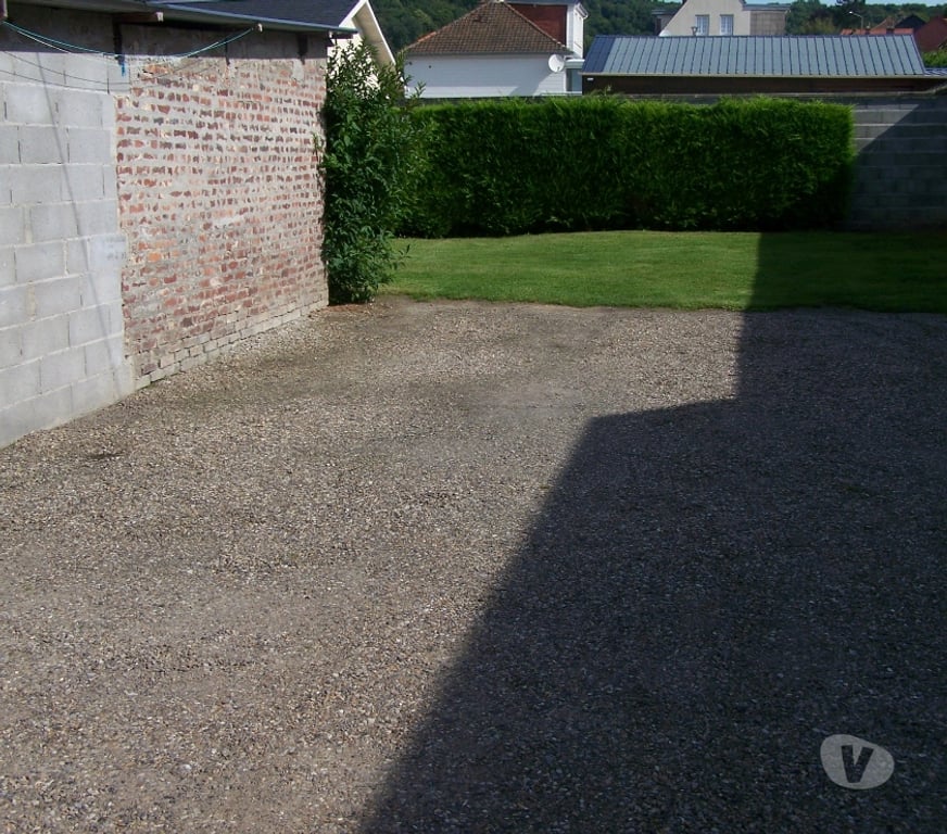 Parkings - Garages Seine-Maritime Eu - 76260 - Photos Vivastreet Emplacement Parking dans une Cour Fermée - Libre