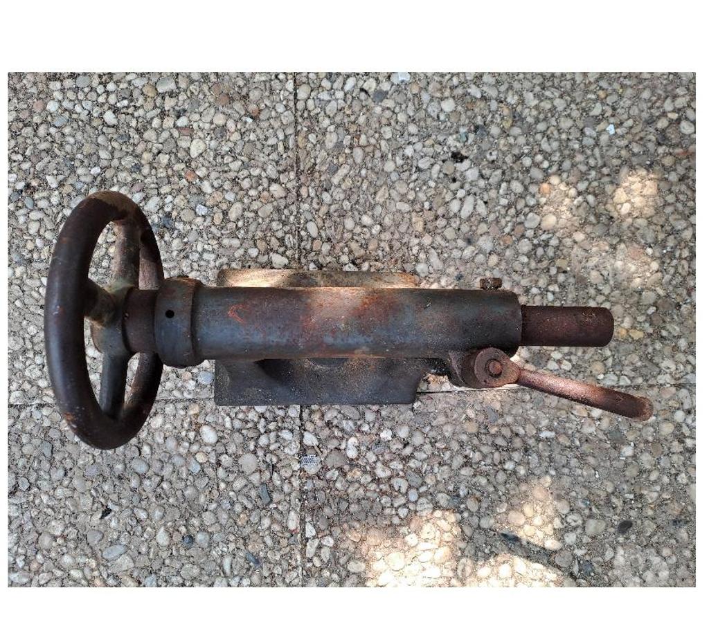  Seine-et-Marne Montceaux les Provins - 77151 - Photos Vivastreet contre pointe de tour