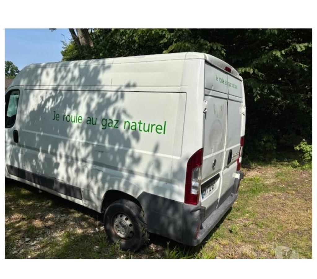 Véhicules commerciaux & utilitaires d'occasion Seine-et-Marne La Celle sur Morin - 77515 - Photos Vivastreet fourgon fiat DUCATO double énergie gaz et essence