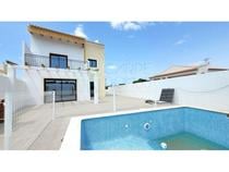 Maison neuve de 3+1 chambres avec piscine privée - Vila Nova...