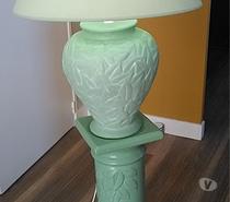 Lampe de salon sur pied en faïence de couleur vert d'eau