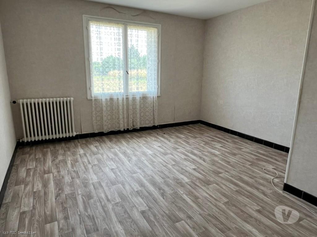 Vente Maison Charente Ruffec - 16700 - Photos Vivastreet Maison de Plain-Pied de 5 Chambres à Rénover