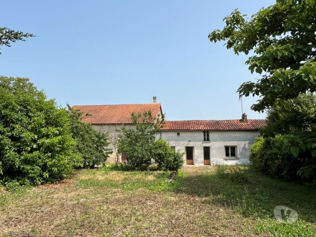 Vente Maison Charente Ruffec - 16700 - Photos Vivastreet Maison de Plain-Pied de 5 Chambres à Rénover