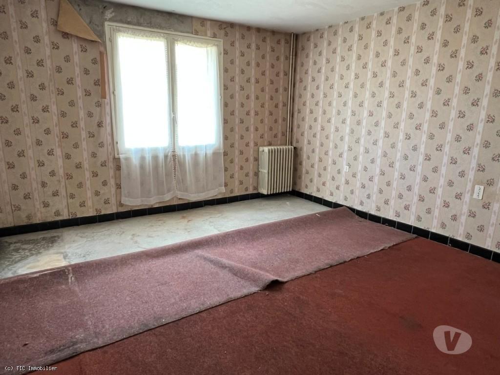 Vente Maison Charente Ruffec - 16700 - Photos Vivastreet Maison de Plain-Pied de 5 Chambres à Rénover