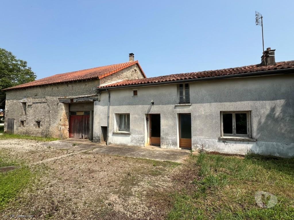 Vente Maison Charente Ruffec - 16700 - Photos Vivastreet Maison de Plain-Pied de 5 Chambres à Rénover