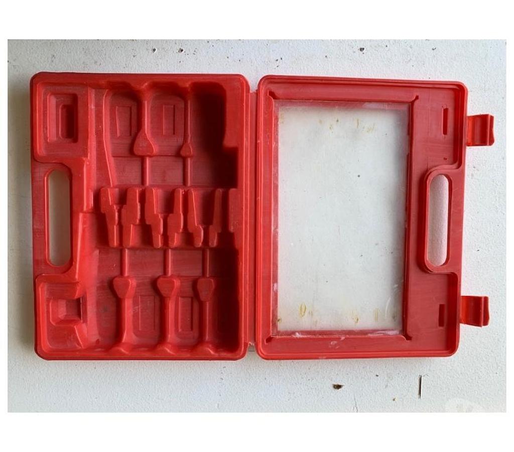  Essonne Bievres - 91570 - Photos Vivastreet Boite de 7 tournevis cruciformes et plats