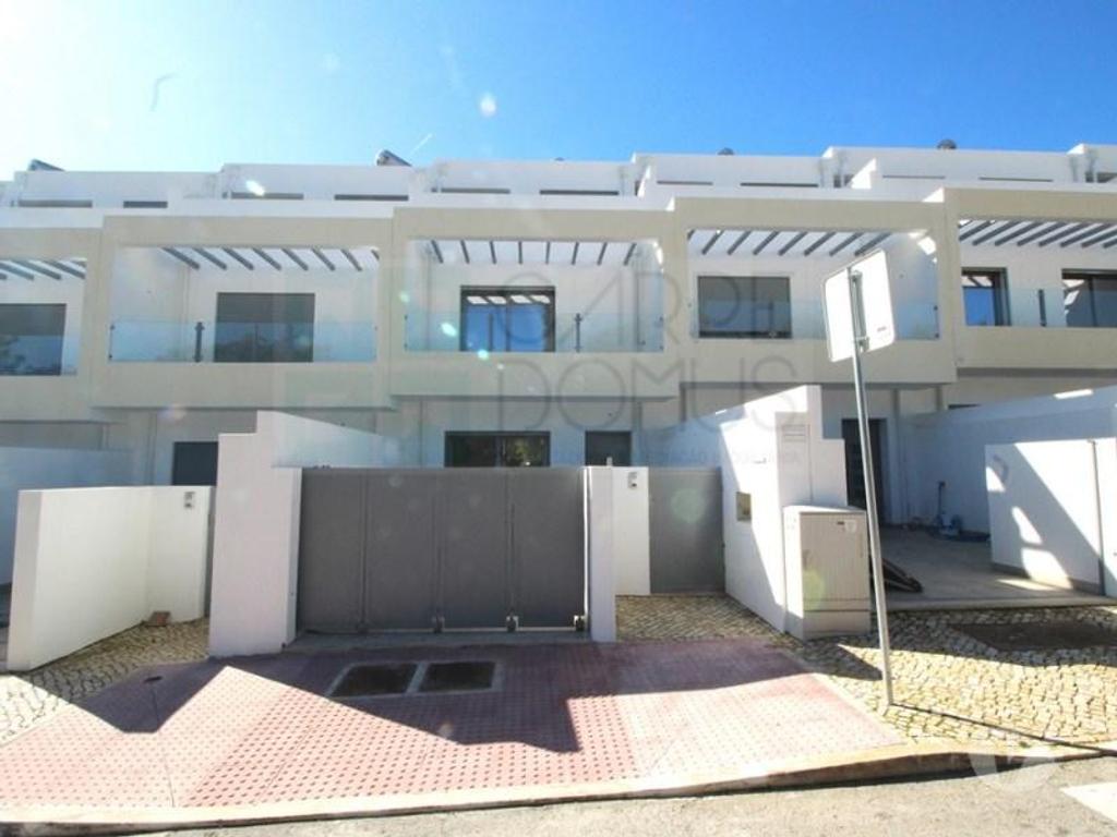 Vente Maison Portugal - Photos Vivastreet Villa moderne de 2+1 chambres avec terrasses et parking.