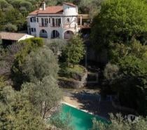 VILLA d'architecte avec piscine et parc paysagé