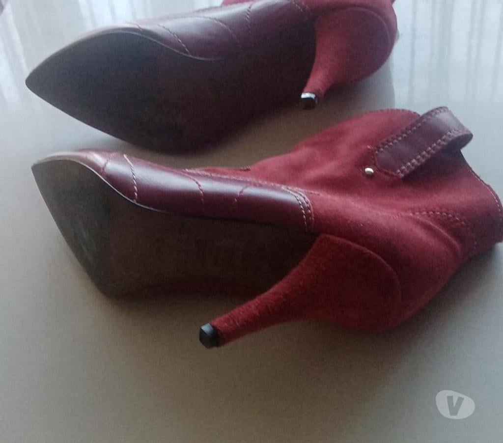 Chaussures Yvelines Velizy Villacoublay - 78140 - Photos Vivastreet BOTTINES ROUGE FEMME
