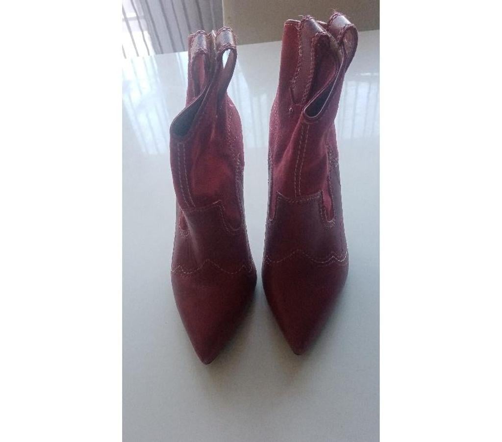 Chaussures Yvelines Velizy Villacoublay - 78140 - Photos Vivastreet BOTTINES ROUGE FEMME