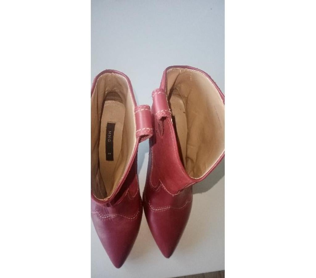 Chaussures Yvelines Velizy Villacoublay - 78140 - Photos Vivastreet BOTTINES ROUGE FEMME