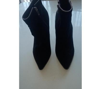 Chaussures et bottes occasion Velizy Villacoublay Yvelines - Photos Vivastreet BOTTINES VELOURS NOIR FEMME