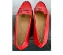Photos Vivastreet Paire de mocassin rouge de chez Geox respira d'occasion.