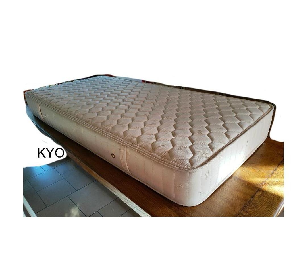 Ameublement & art de la table Jura Foncine le Haut - 39460 - Photos Vivastreet SIMMONS matelas beige 190x90 ressorts ensachés 1 personne