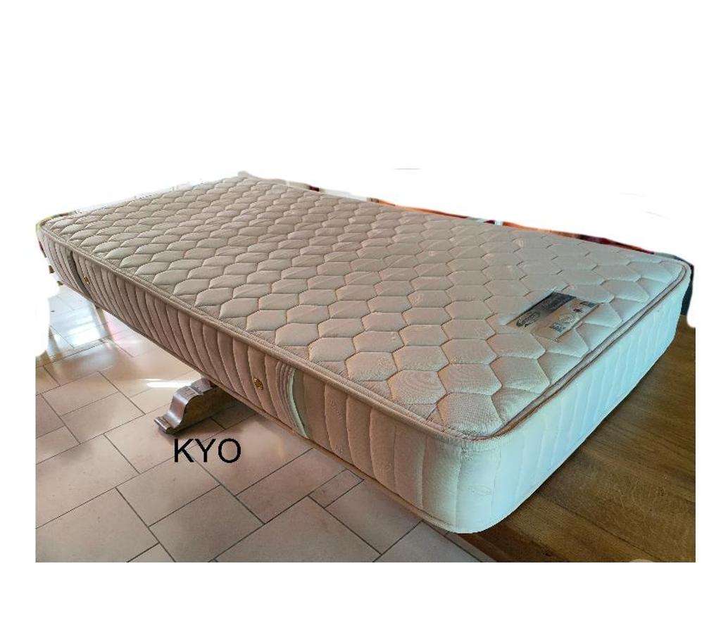 Ameublement & art de la table Jura Foncine le Haut - 39460 - Photos Vivastreet SIMMONS matelas beige 190x90 ressorts ensachés 1 personne