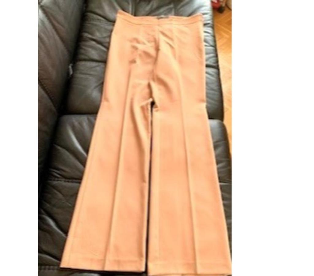 Vêtements occasion Val-de-Marne Villejuif - 94800 - Photos Vivastreet Pantalon large (Camel de chez Camomilla) neuf jamais porté.