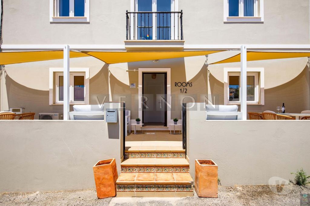 Appartements à vendre Portugal - Photos Vivastreet Algarve, villa avec 4 studios indépendants, située dans le...