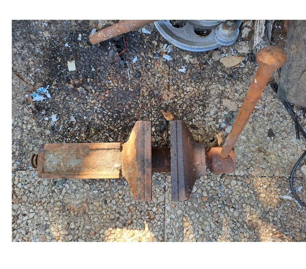  Seine-et-Marne Montceaux les Provins - 77151 - Photos Vivastreet gros étau fonte