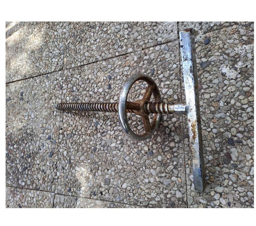  Seine-et-Marne Montceaux les Provins - 77151 - Photos Vivastreet manivelle de pressoir