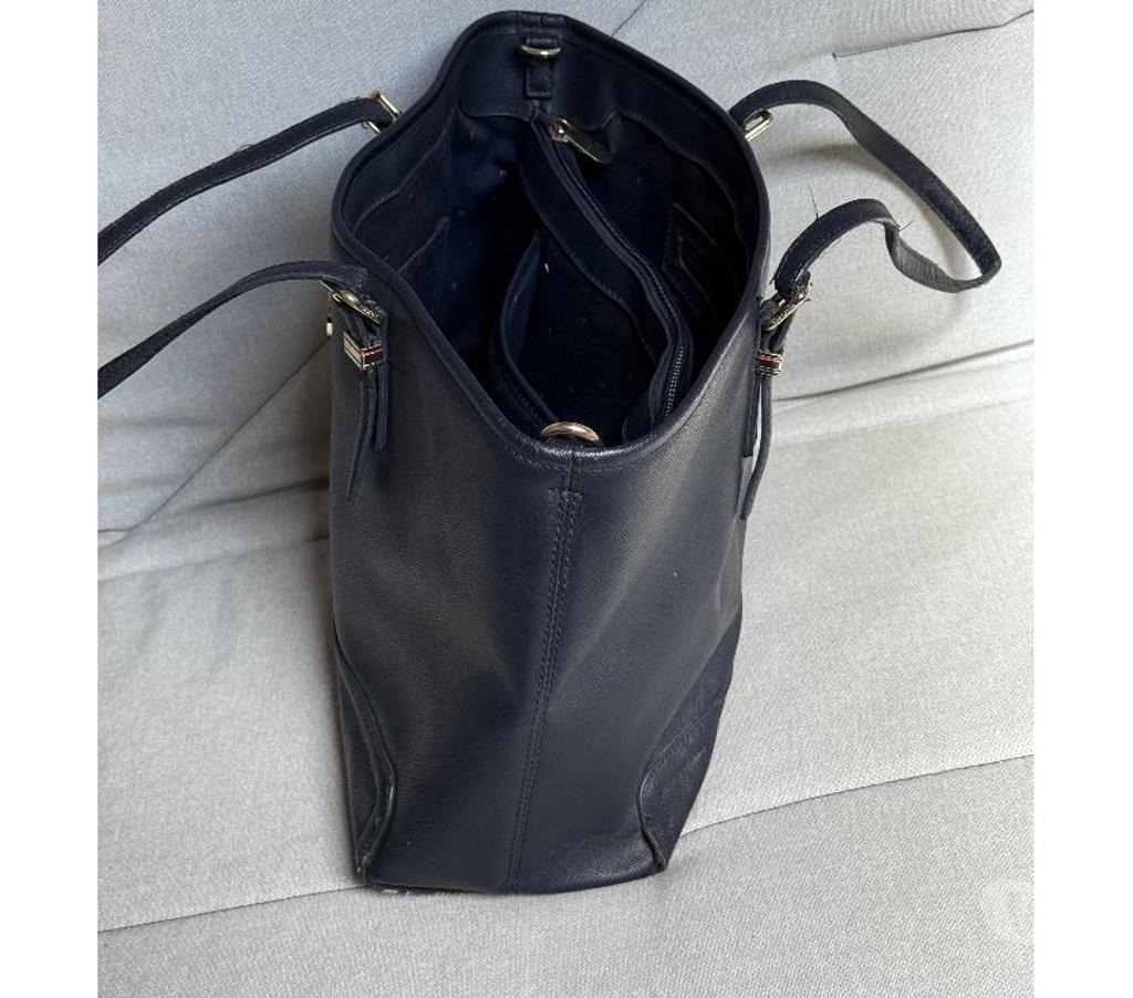 Accessoires - Bagagerie Nord Wasquehal - 59290 - Photos Vivastreet Sac à main Tommy Hilfiger (a restaurer)