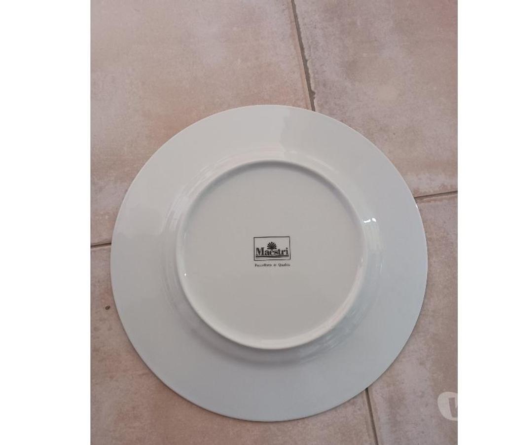 Ameublement & art de la table Gard Nimes - Photos Vivastreet Lot de 9 assiettes
