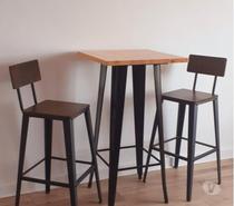 Mange debout + 2 chaises hautes bois et métal