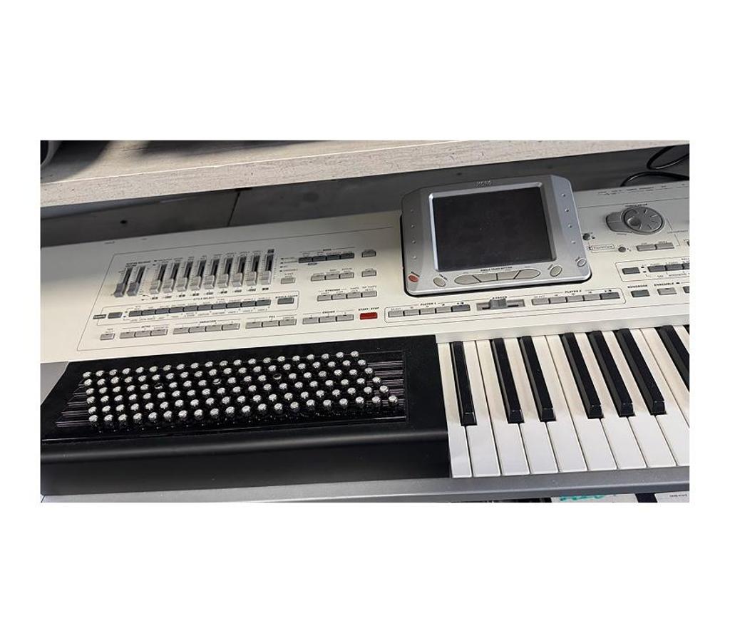 Instruments de musique Bas-Rhin Mommenheim - 67670 - Photos Vivastreet KORG PA2XPro - version accordéon basses