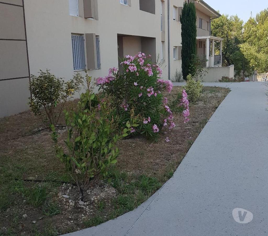 Location appartement Gard Les Angles - 30133 - Photos Vivastreet T3-Les Angles 3 Km d’Avignon-67m2-1 Box+1 parking