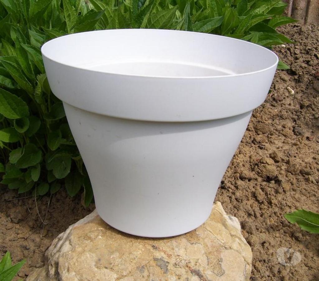 Oise Estrees St Denis - 60190 - Photos Vivastreet Pot de Fleur Hauteur 20 cm Diamètre 24 cm